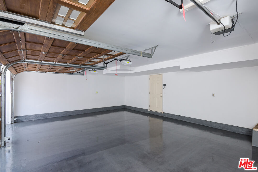 2628 MANDEVILLE CANYON RD