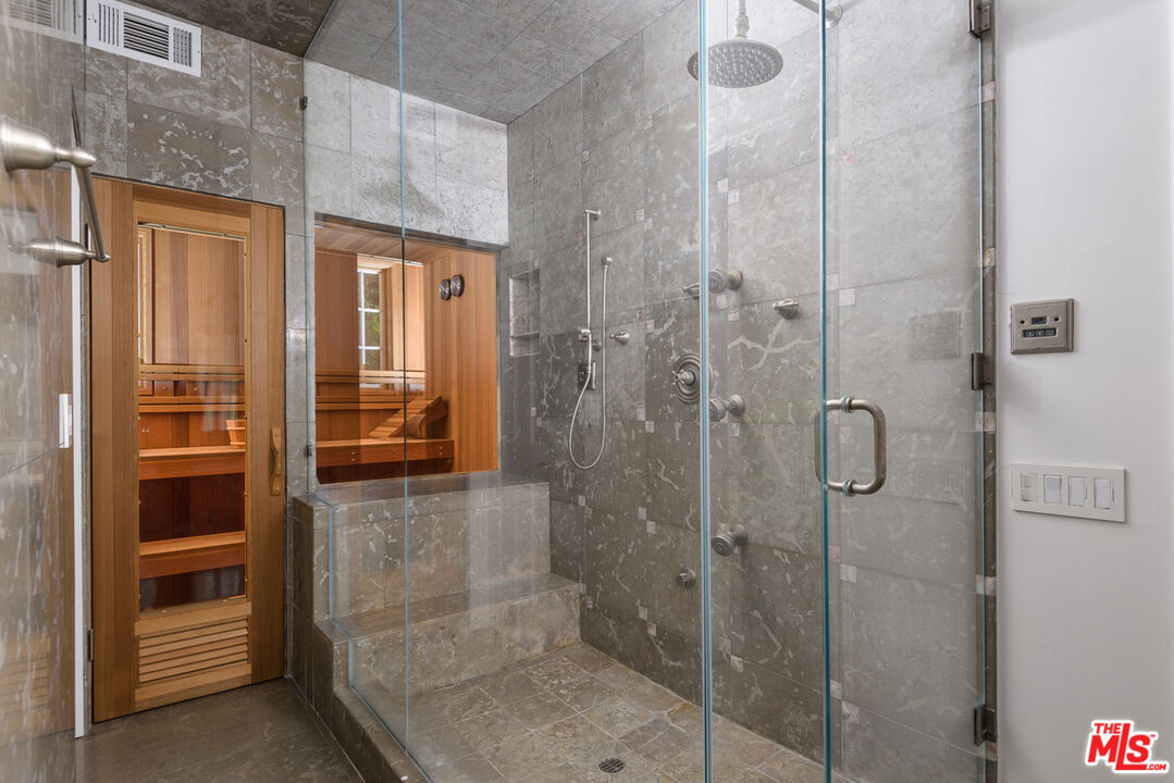 2628 MANDEVILLE CANYON RD