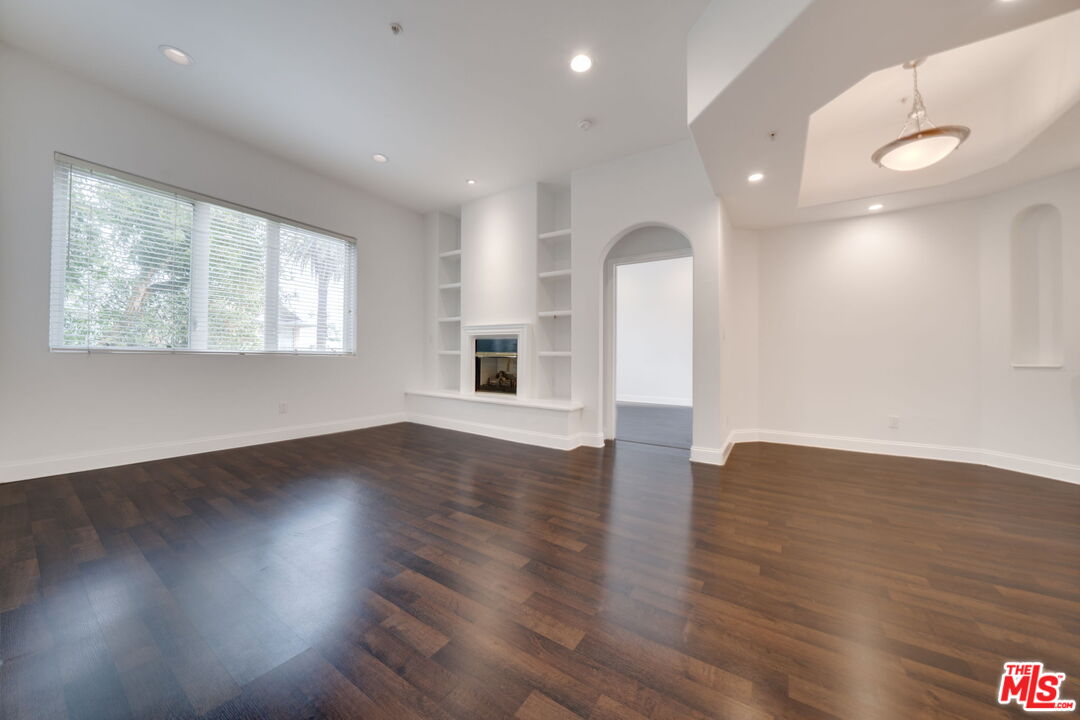 11961 Montana Ave Unit: 203