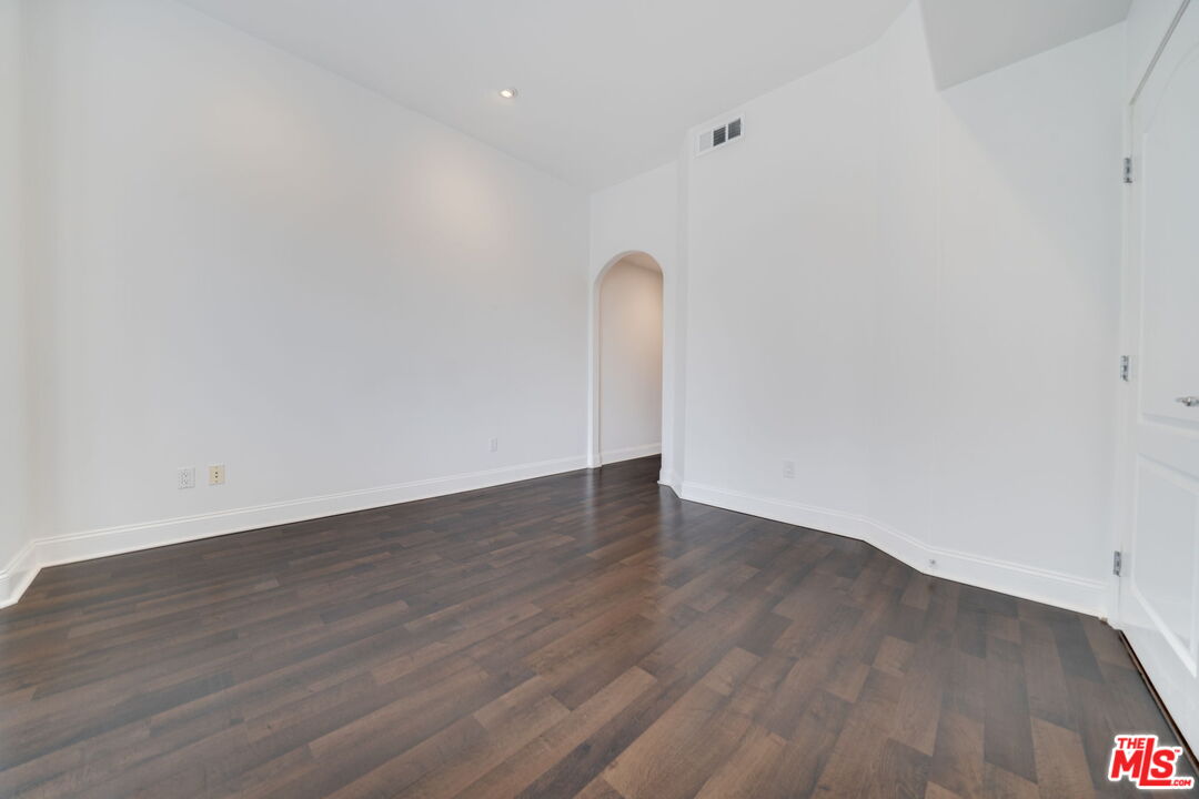 11961 Montana Ave Unit: 203