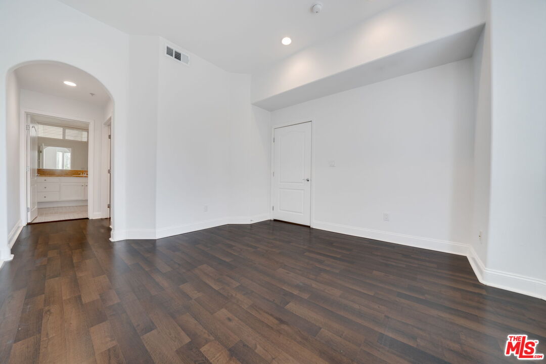 11961 Montana Ave Unit: 203