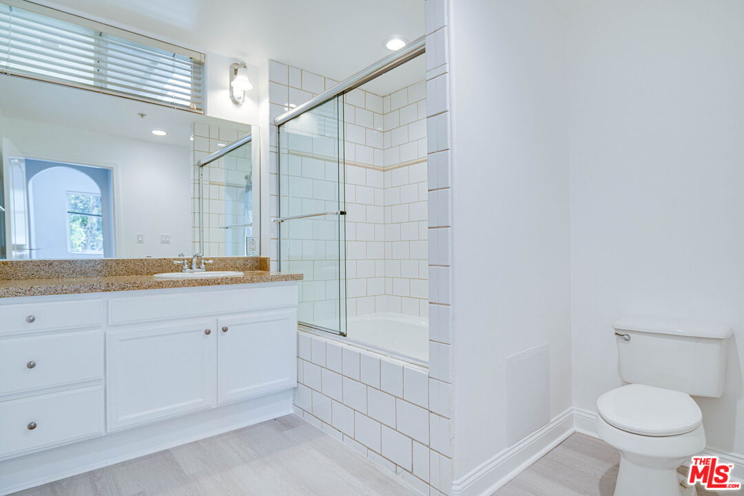 11961 Montana Ave Unit: 203