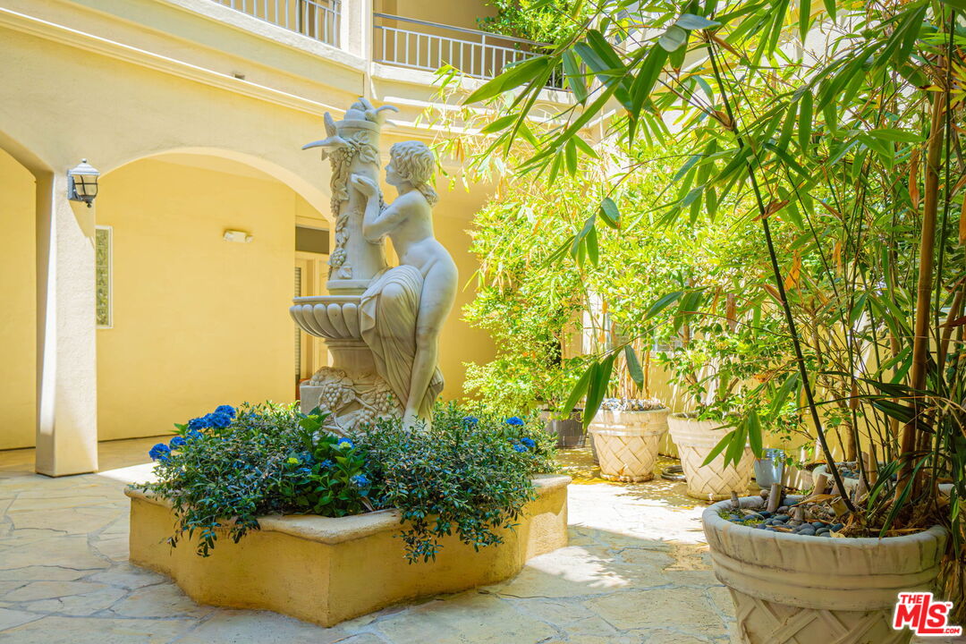 11961 Montana Ave Unit: 203