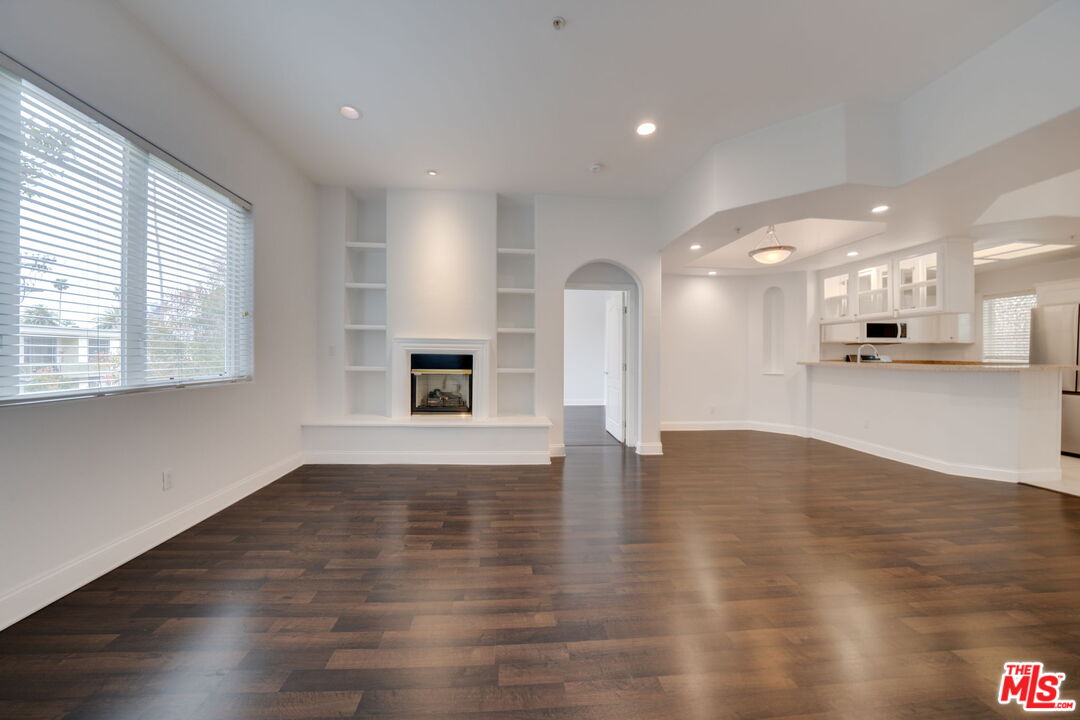 11961 Montana Ave Unit: 203