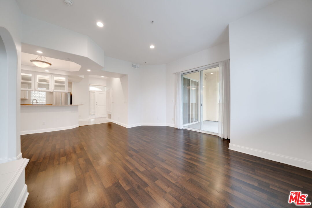 11961 Montana Ave Unit: 203