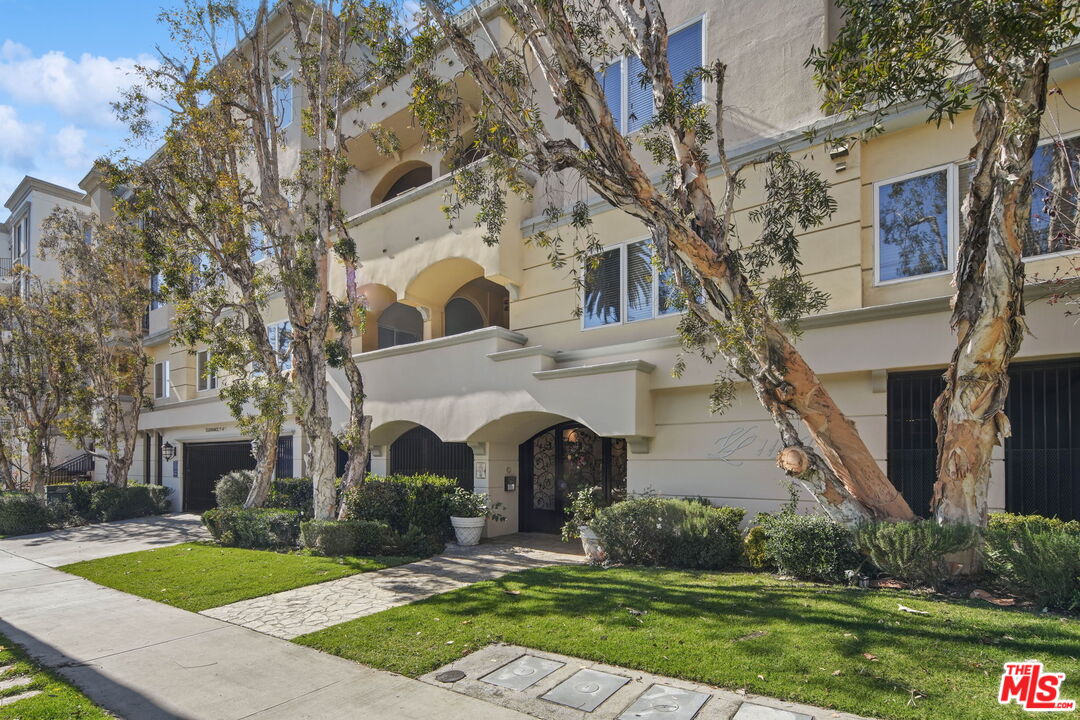 11961 Montana Ave Unit: 203