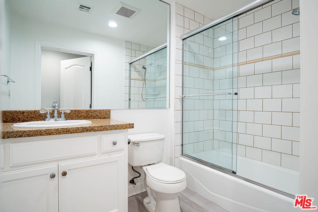 11961 Montana Ave Unit: 203