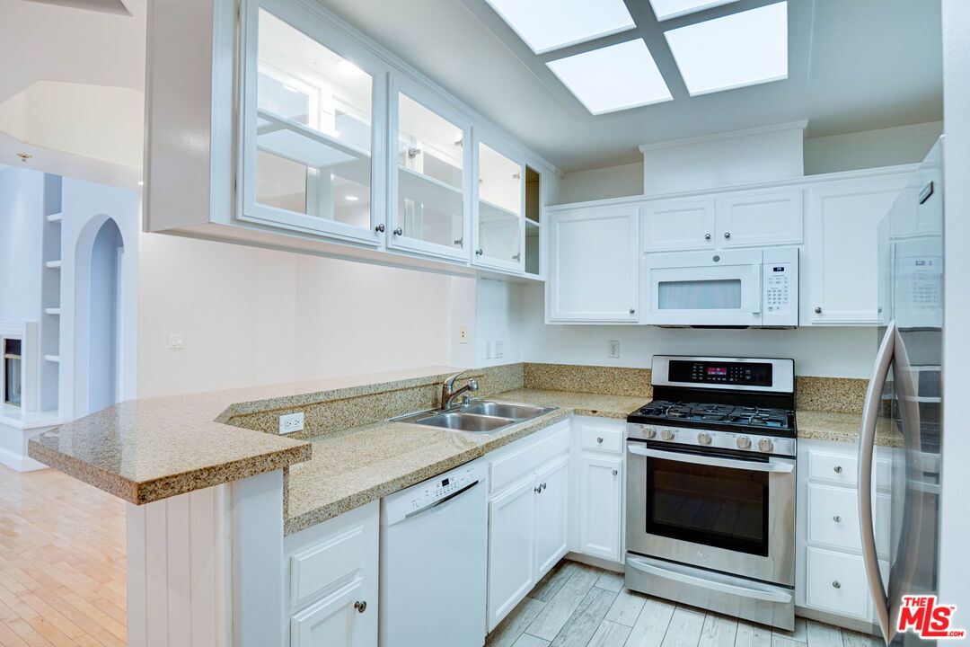 11961 Montana Ave Unit: 203