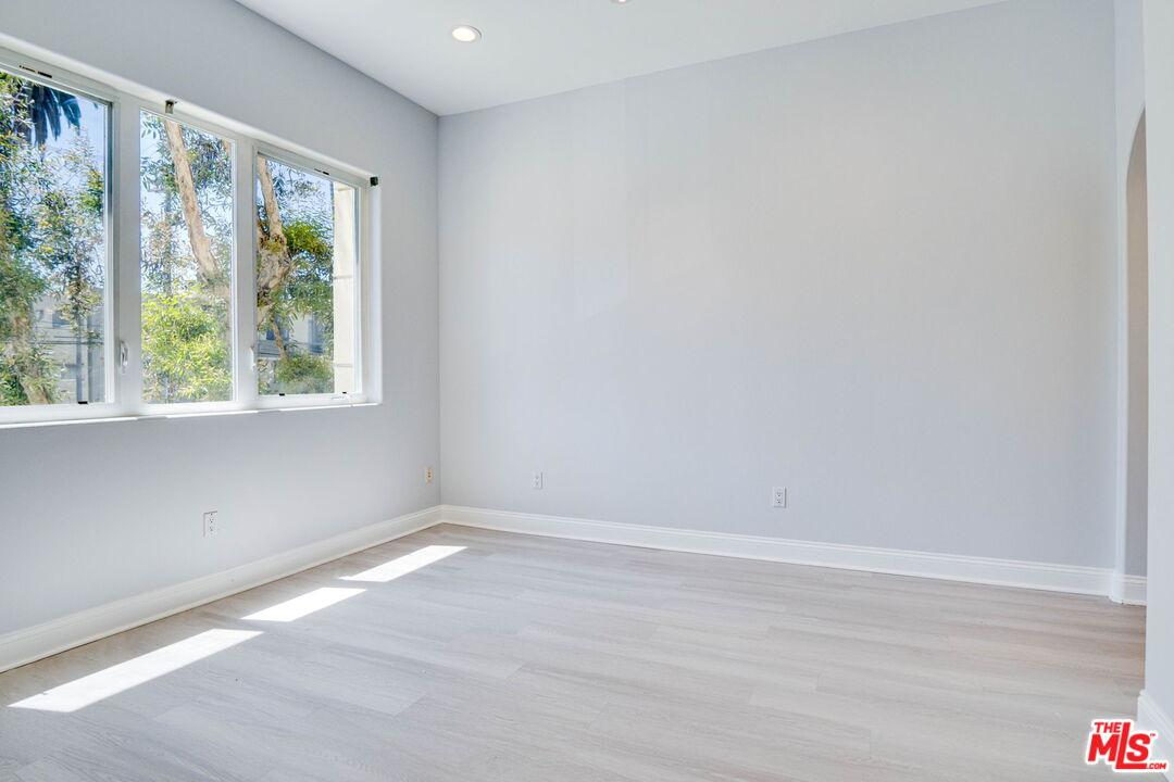 11961 Montana Ave Unit: 203