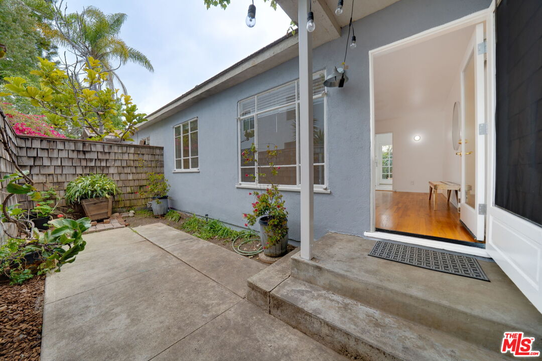 1941 Euclid St Unit: 2