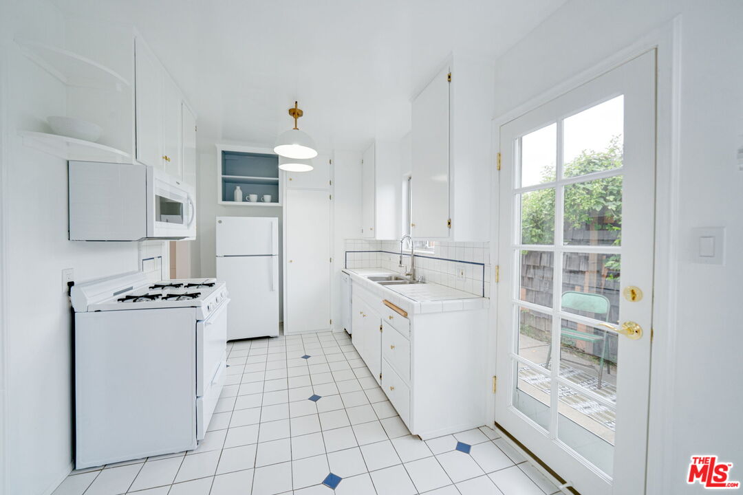 1941 Euclid St Unit: 2