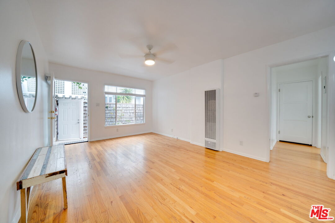 1941 Euclid St Unit: 2