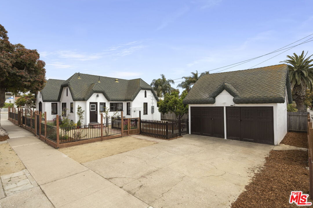 405 Coronado St