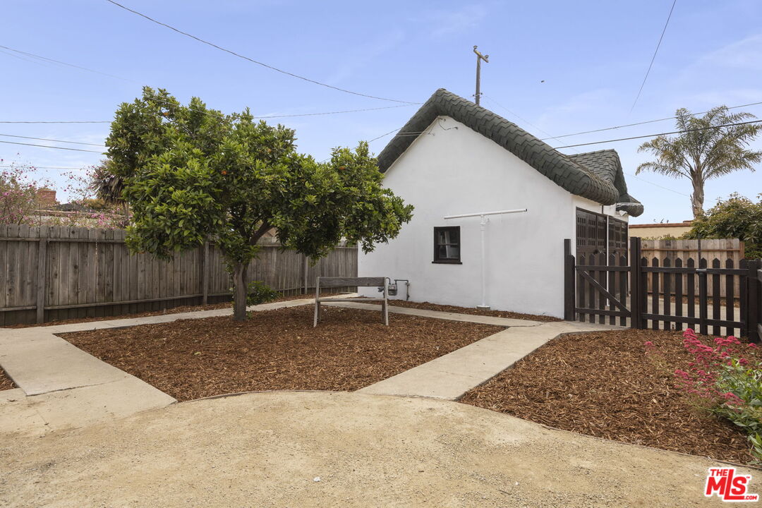 405 Coronado St