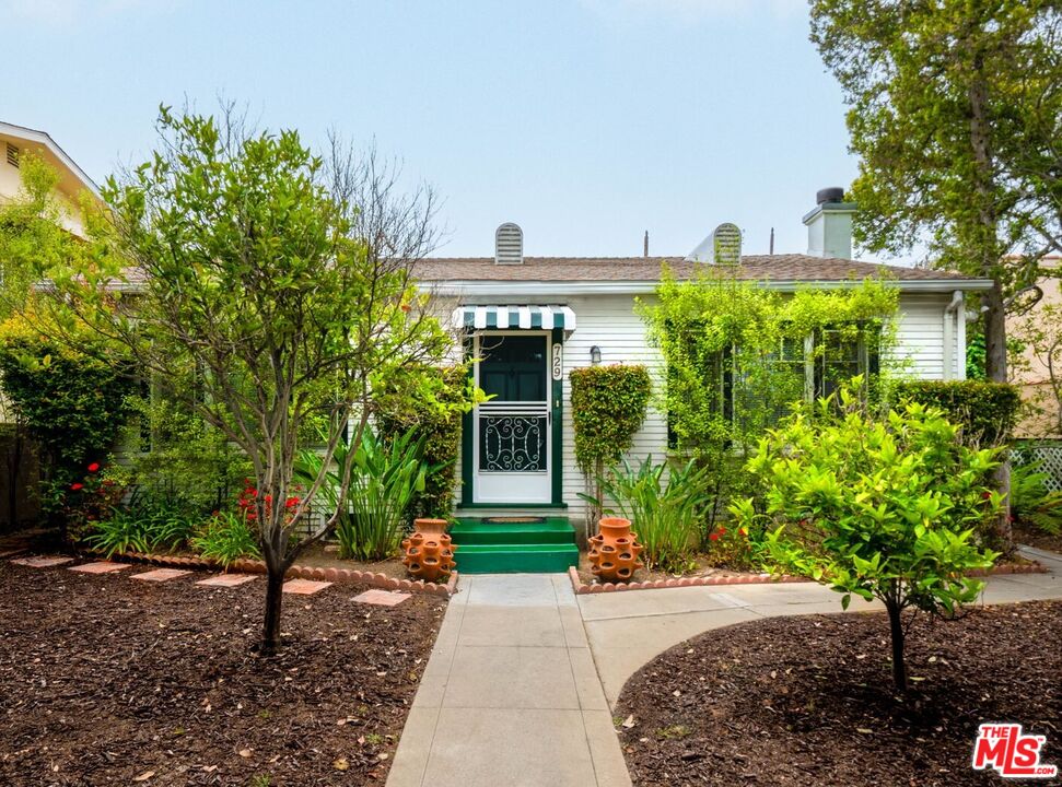 729 9th St Unit: FrontHouse