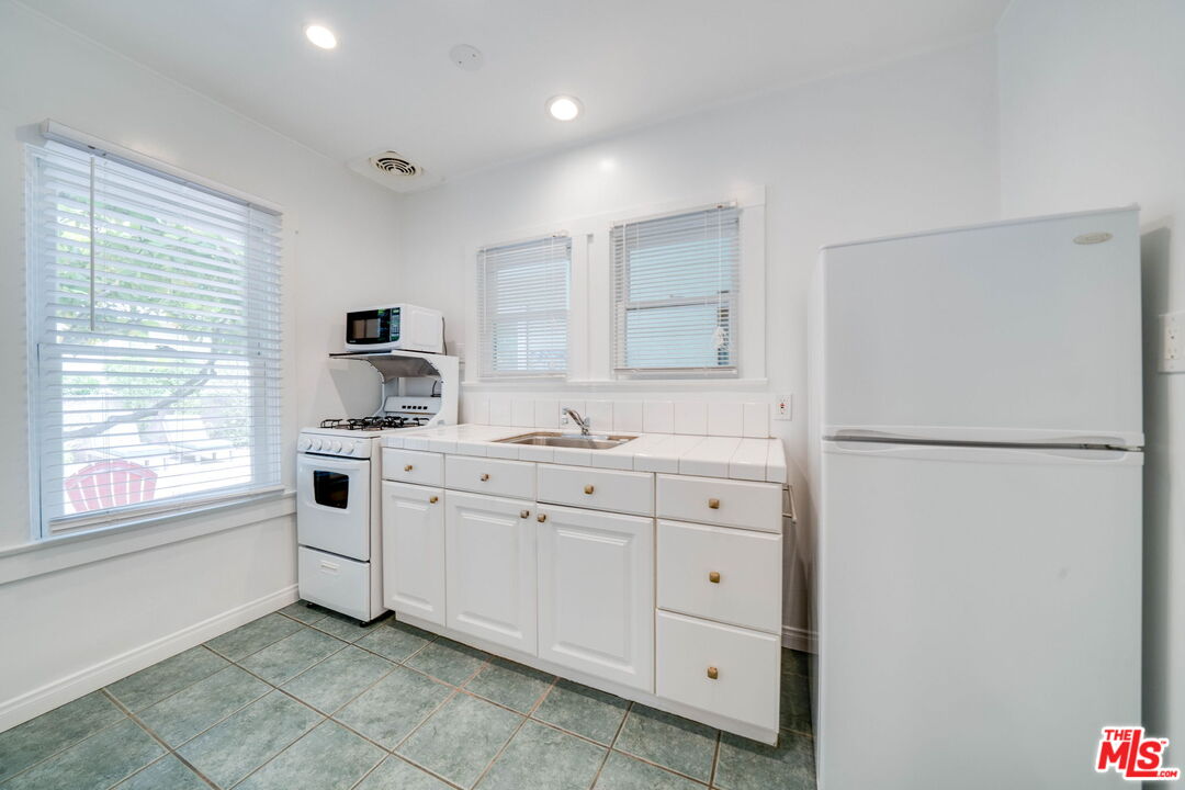 729 9th St Unit: E