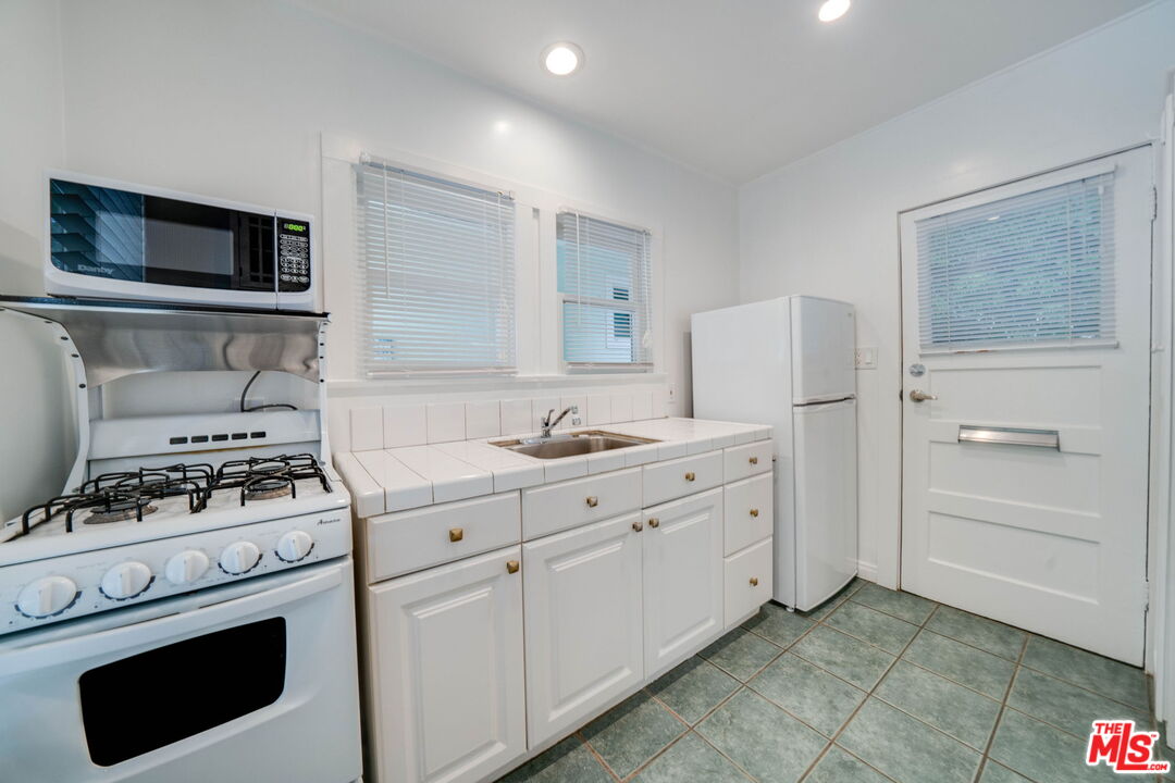729 9th St Unit: E