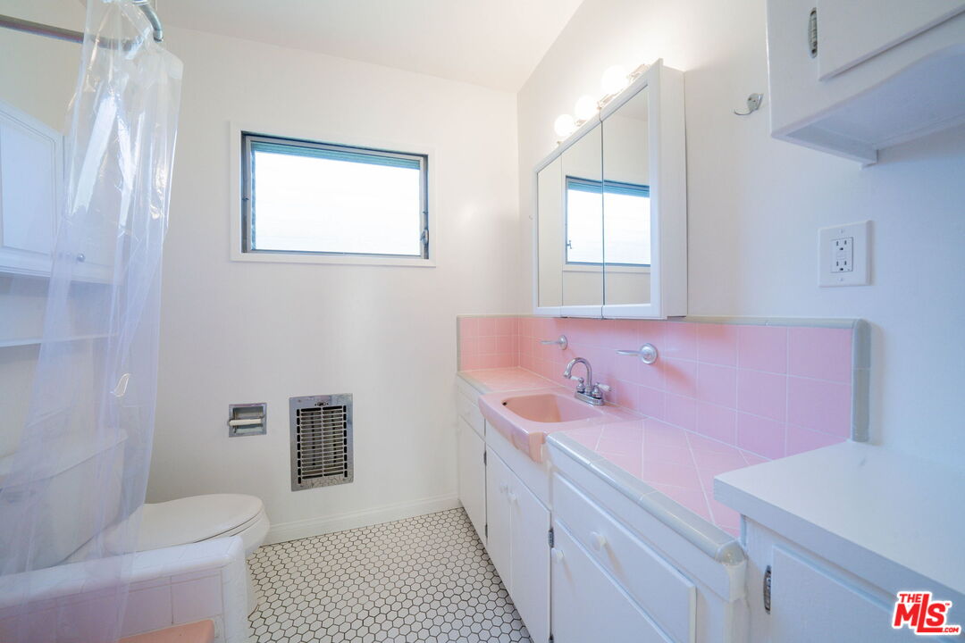 1037 11th St Unit: 6