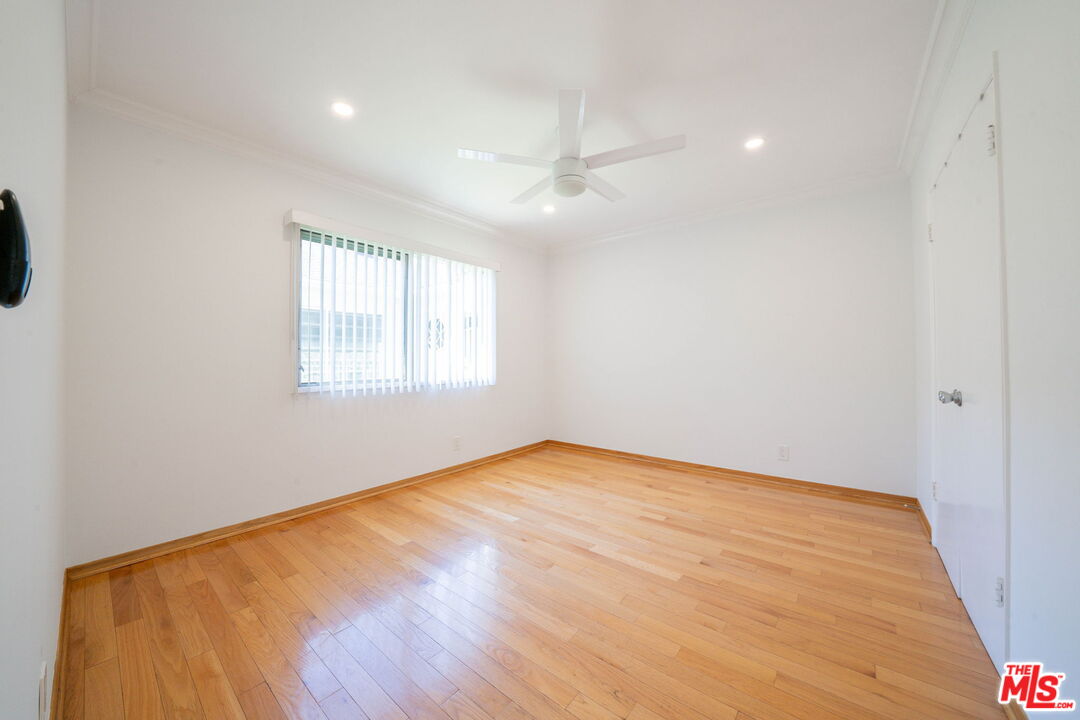 1037 11th St Unit: 6