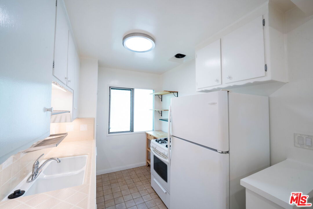 1037 11th St Unit: 6