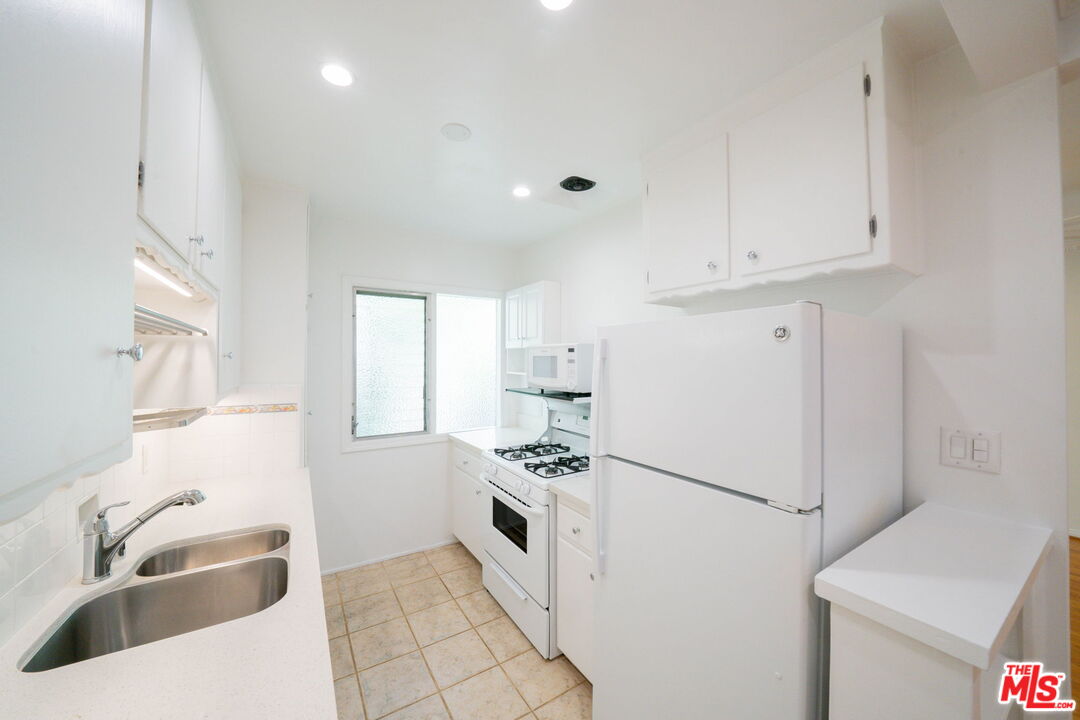1037 11th St Unit: 8