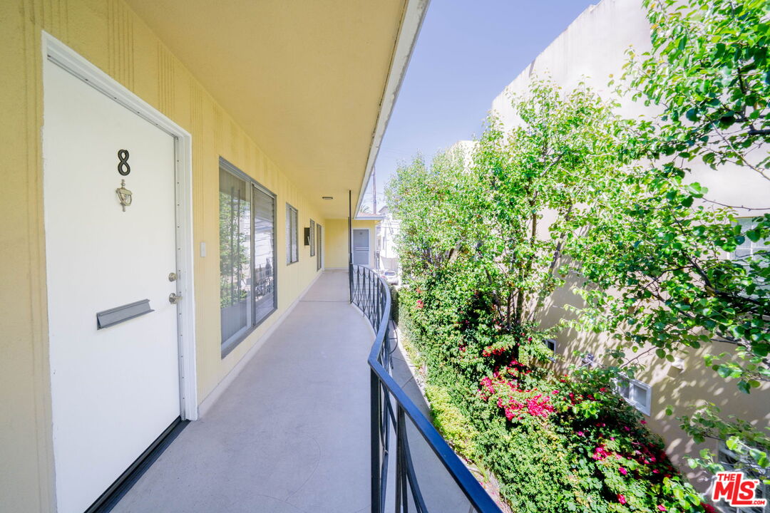 1037 11th St Unit: 8