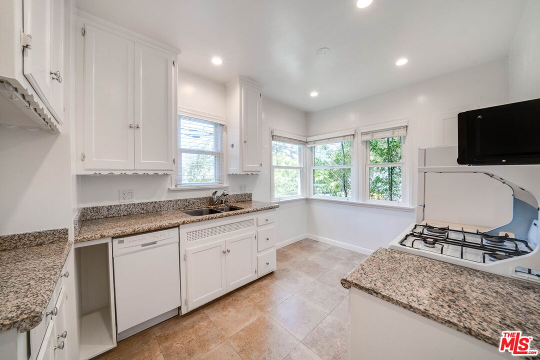 601 9th St Unit: E