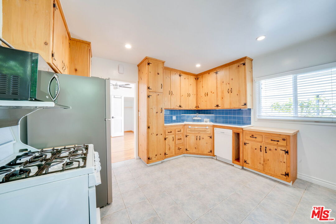 601 9th St Unit: C