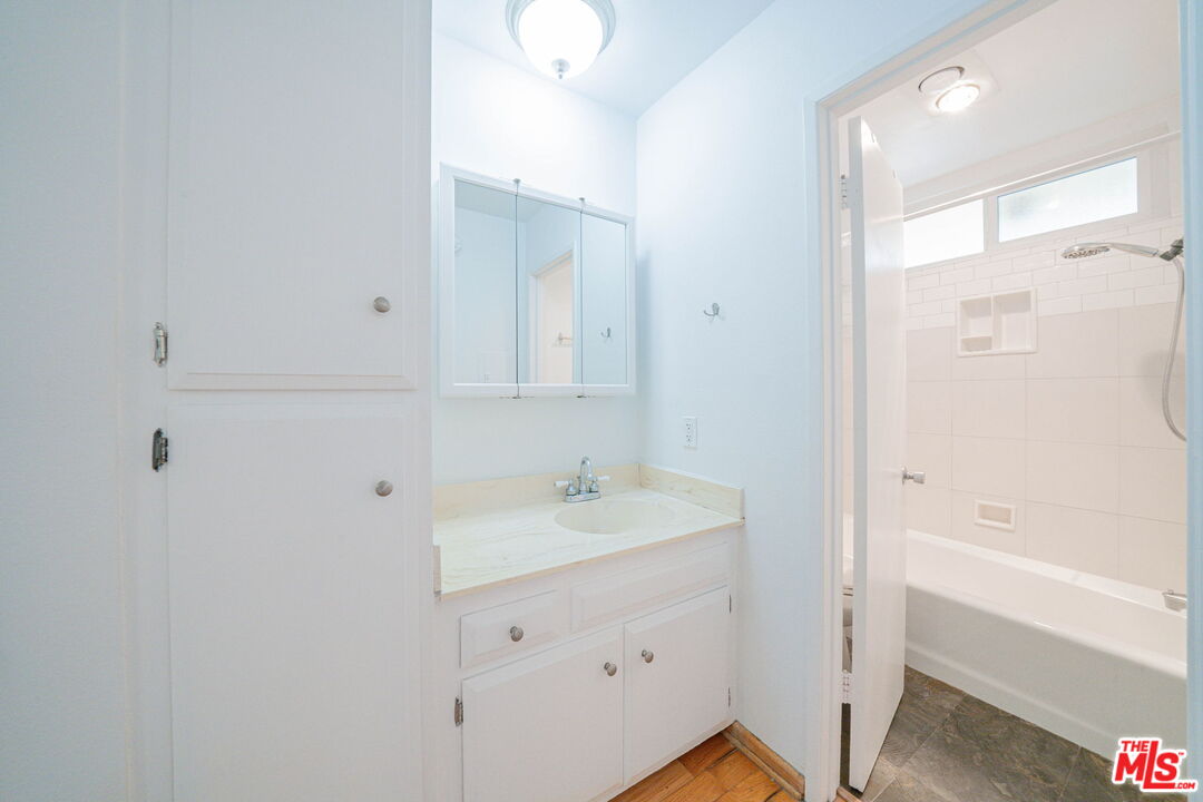 230 Bicknell Ave Unit: 103