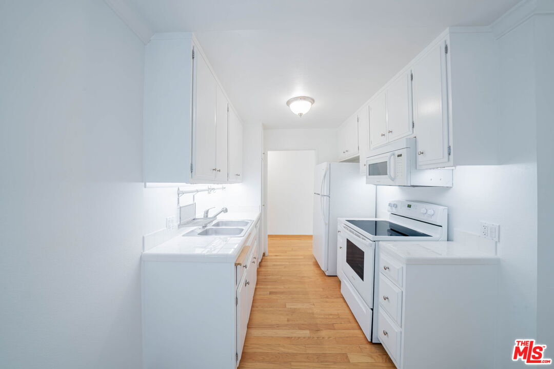 230 Bicknell Ave Unit: 103