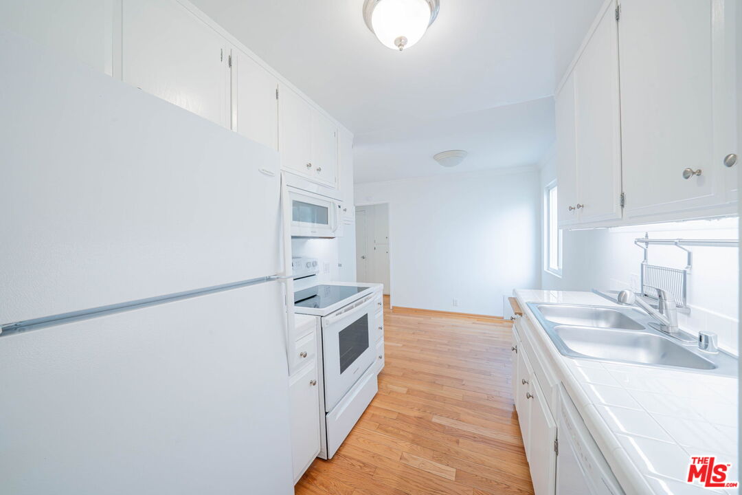 230 Bicknell Ave Unit: 103