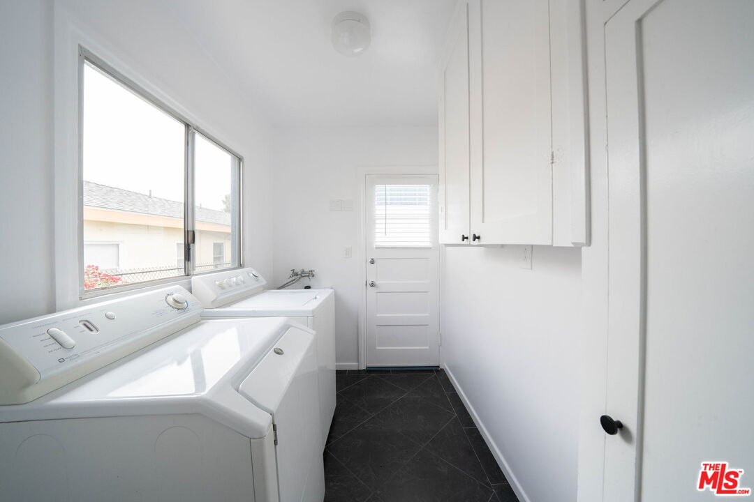 1022 21st St Unit: Front Hse