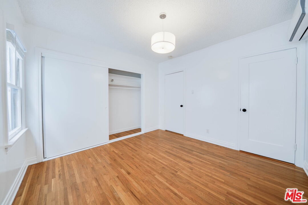 1022 21st St Unit: Front Hse