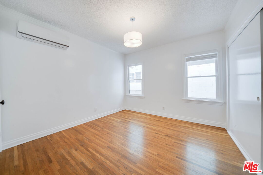 1022 21st St Unit: Front Hse