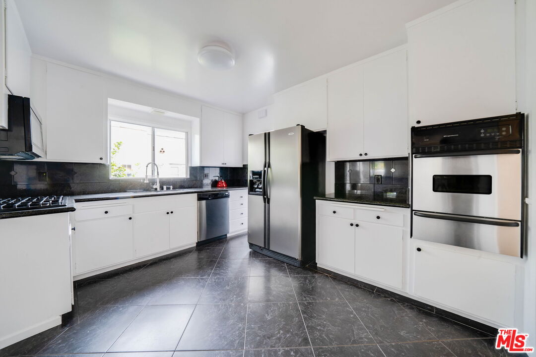 1022 21st St Unit: Front Hse