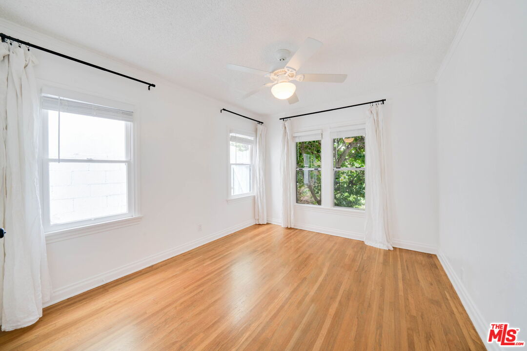 1022 21st St Unit: Front Hse