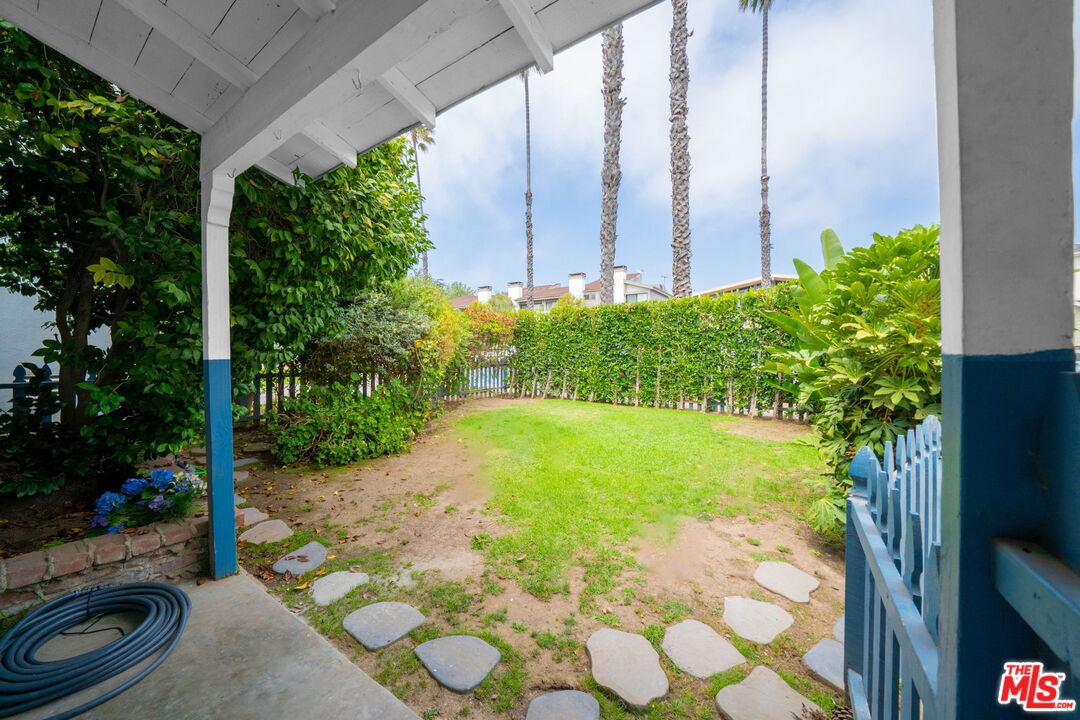 1022 21st St Unit: Front Hse