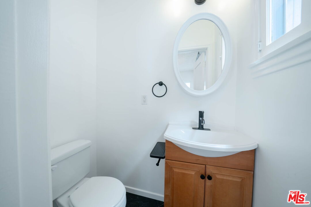 1022 21st St Unit: Front Hse