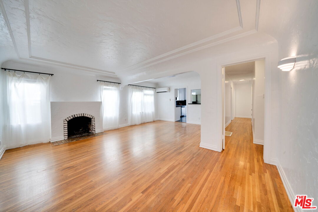 1022 21st St Unit: Front Hse