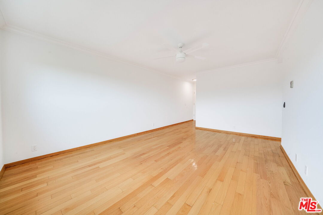 230 Bicknell Ave Unit: 202