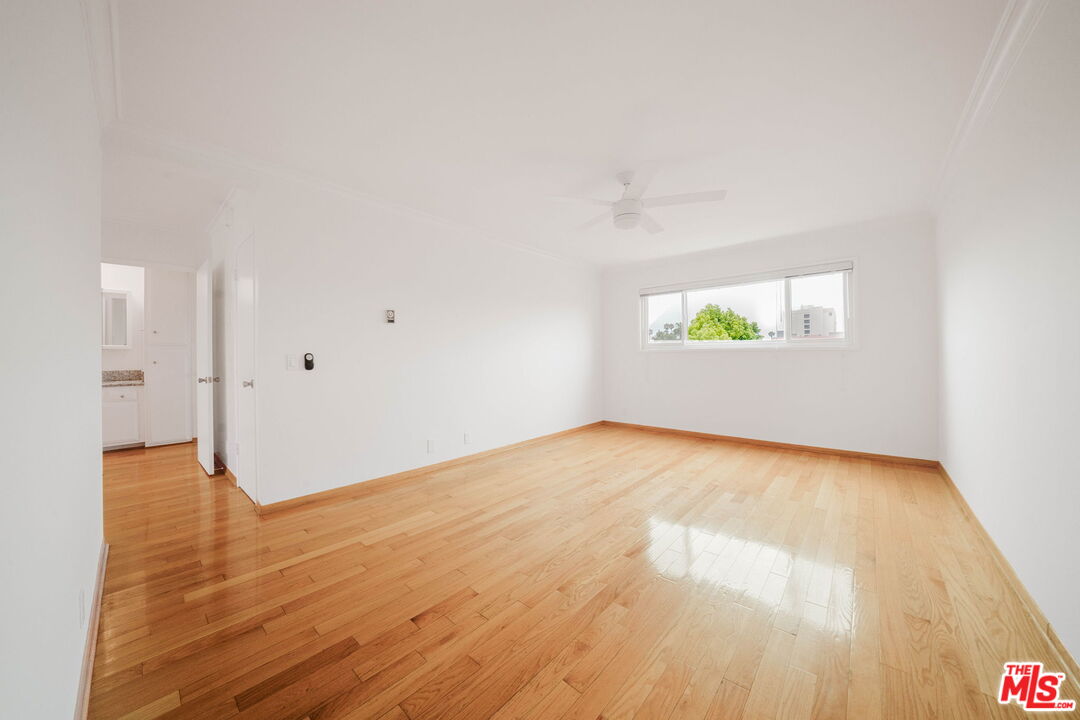 230 Bicknell Ave Unit: 202
