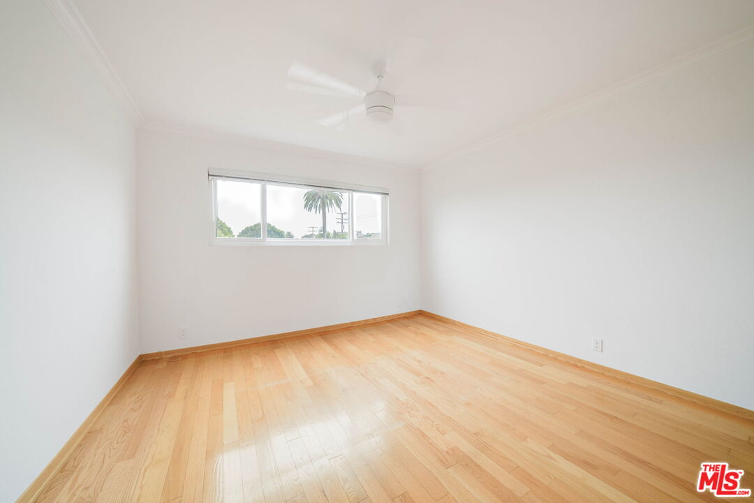 230 Bicknell Ave Unit: 202