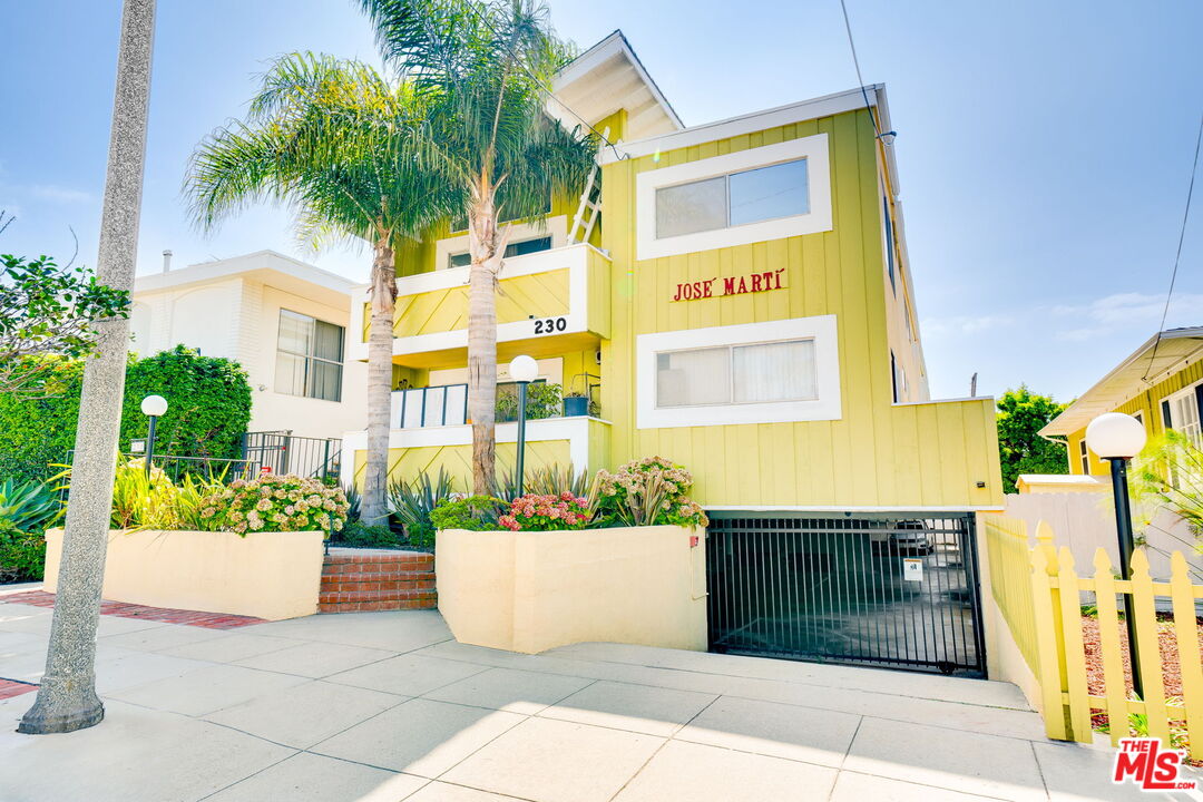 230 Bicknell Ave Unit: 202