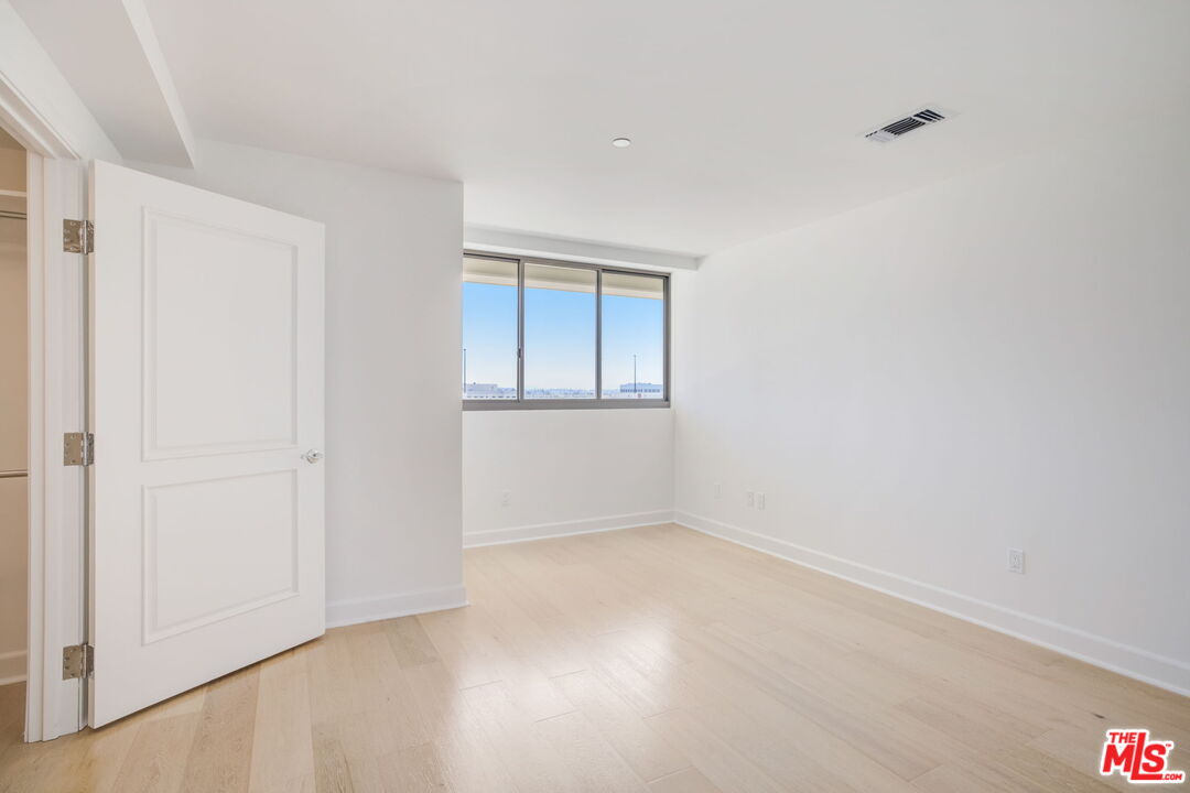 1221 W OCEAN AVE Unit: 707
