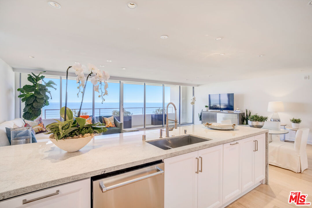 1221 W OCEAN AVE Unit: 707