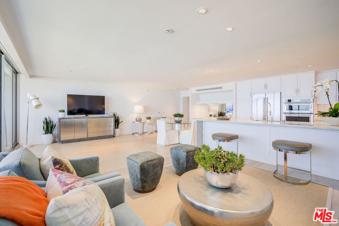 1221 W OCEAN AVE Unit: 707