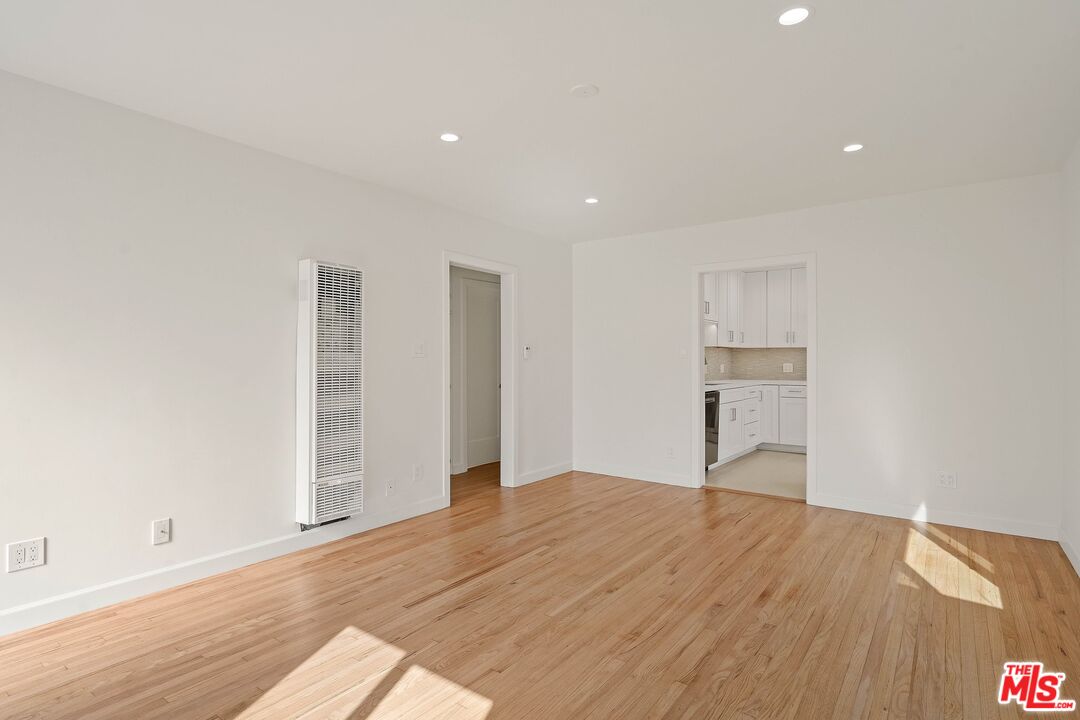 913 20th St Unit: 2