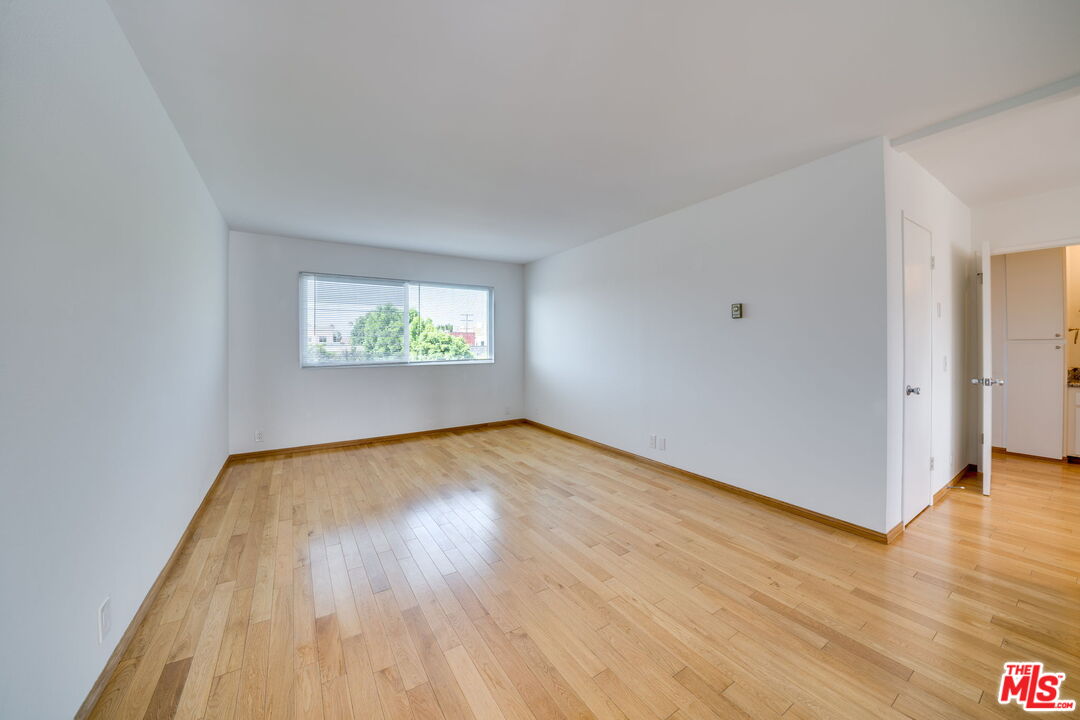 230 Bicknell Ave Unit: 203