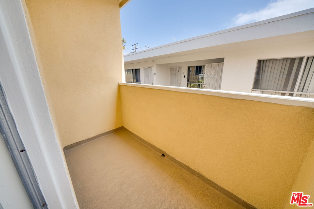 230 Bicknell Ave Unit: 203