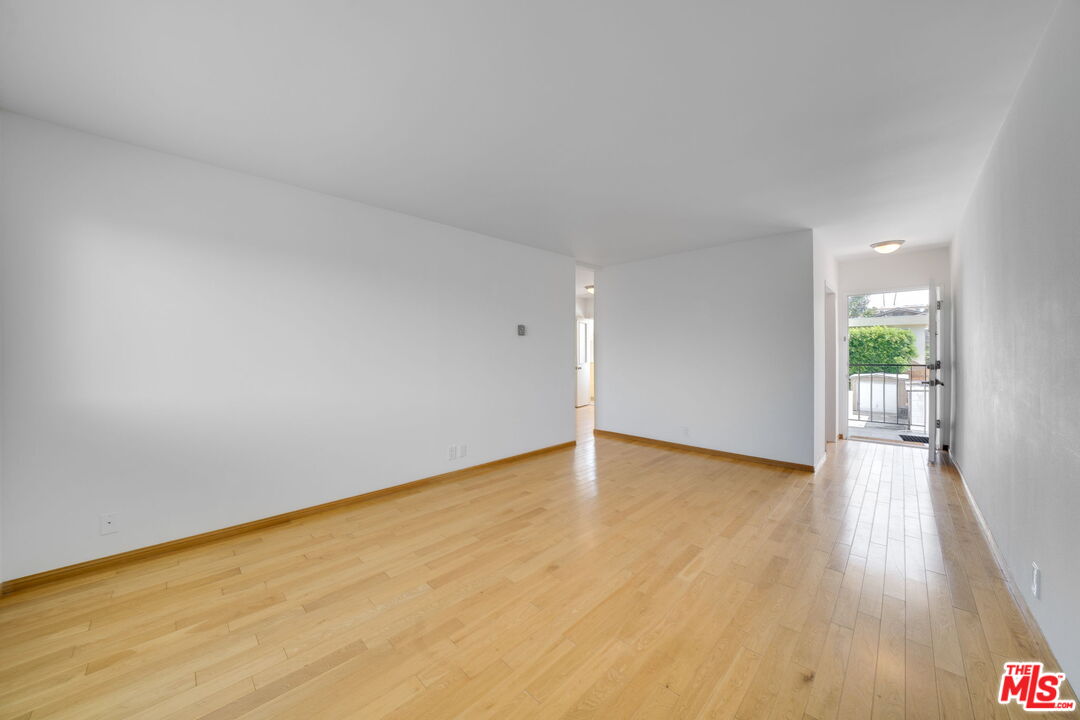 230 Bicknell Ave Unit: 203